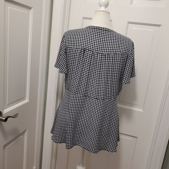 Torrid Georgette Flutter Sleeve Blouse Size 1=14/16, Houndstooth Print - Picture 4 of 11